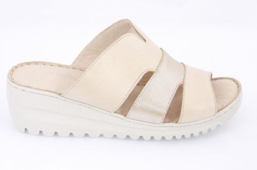 Klapki damskie beżowe T. SOKOLSKI, model ARA 10217 BEIGE, skóra naturalna